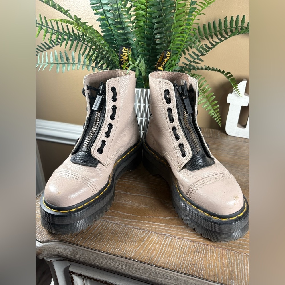 DR. MARTENS Sinclaire Leather Boot Women’s Size 6 - Picture 7 of 13